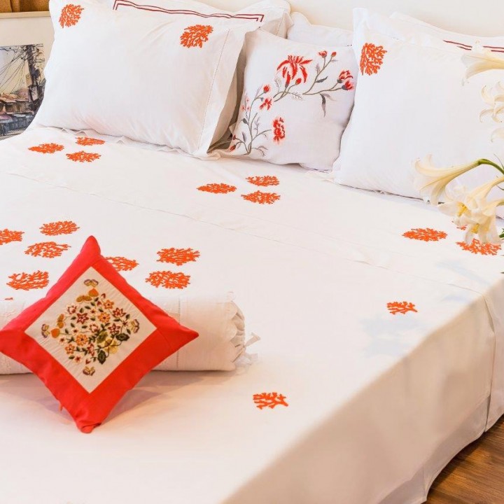 King size duvet cover embroidered with coral